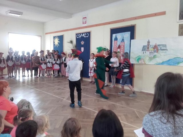Przedstawienie "Legenda o Smoku Wawelskim" w SP2